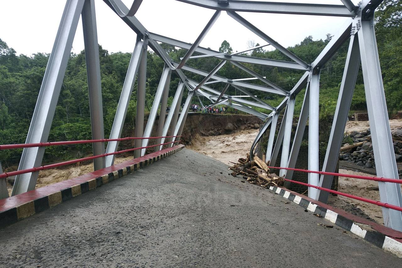 Jembatan di Kabupaten...