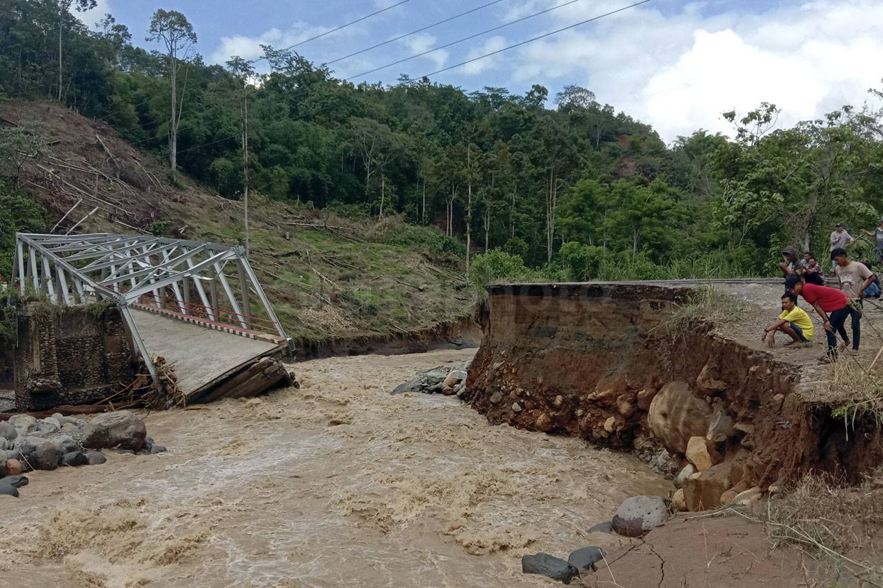 Jembatan di Kabupaten...