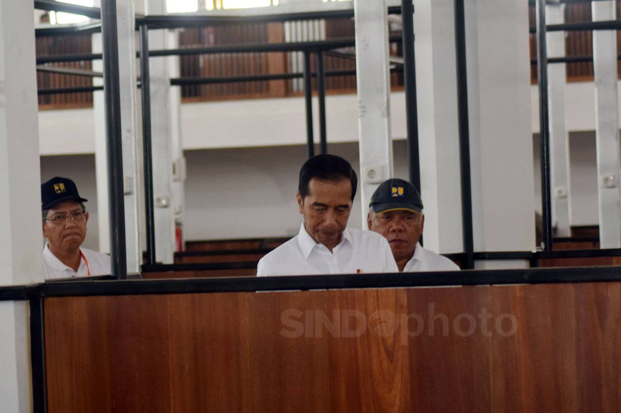 Presiden Jokowi Tinjau...