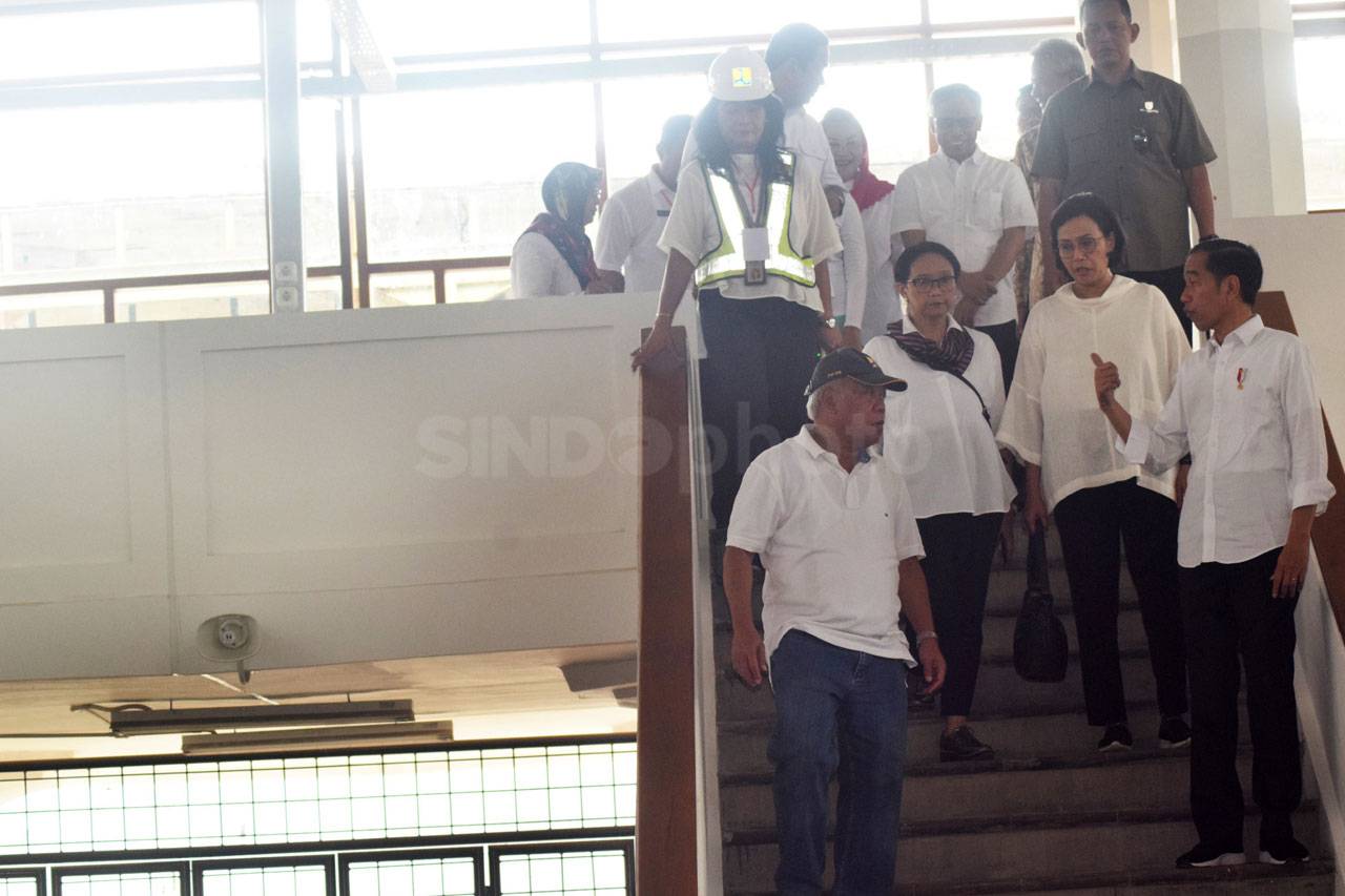 Presiden Jokowi Tinjau...