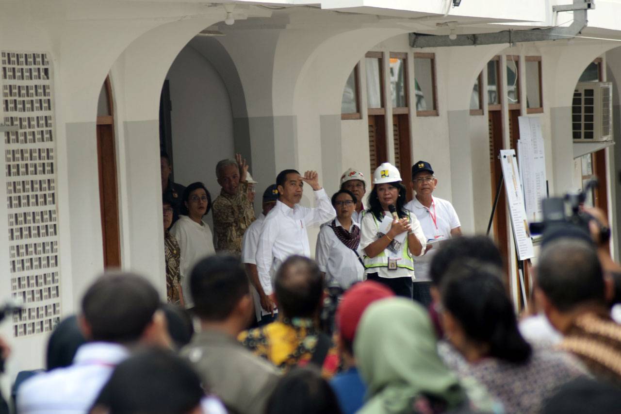 Presiden Jokowi Tinjau...