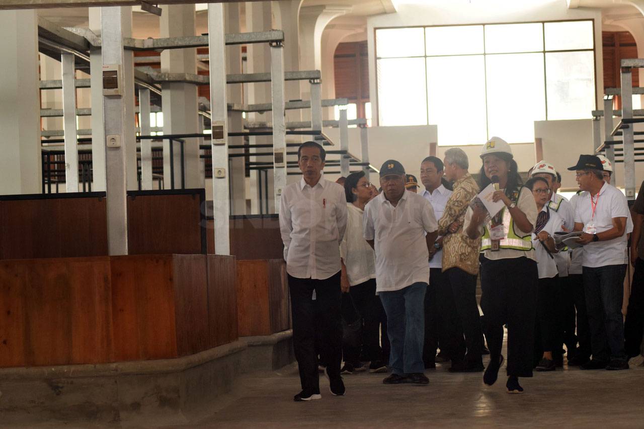 Presiden Jokowi Tinjau...