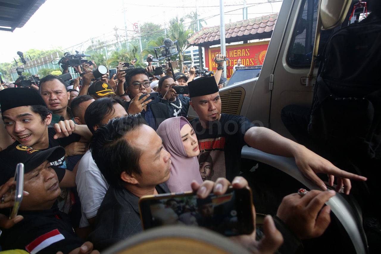 Naik Unimog, Ahmad Dhani...