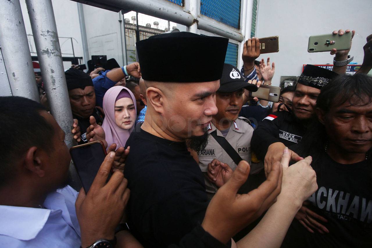 Naik Unimog, Ahmad Dhani...