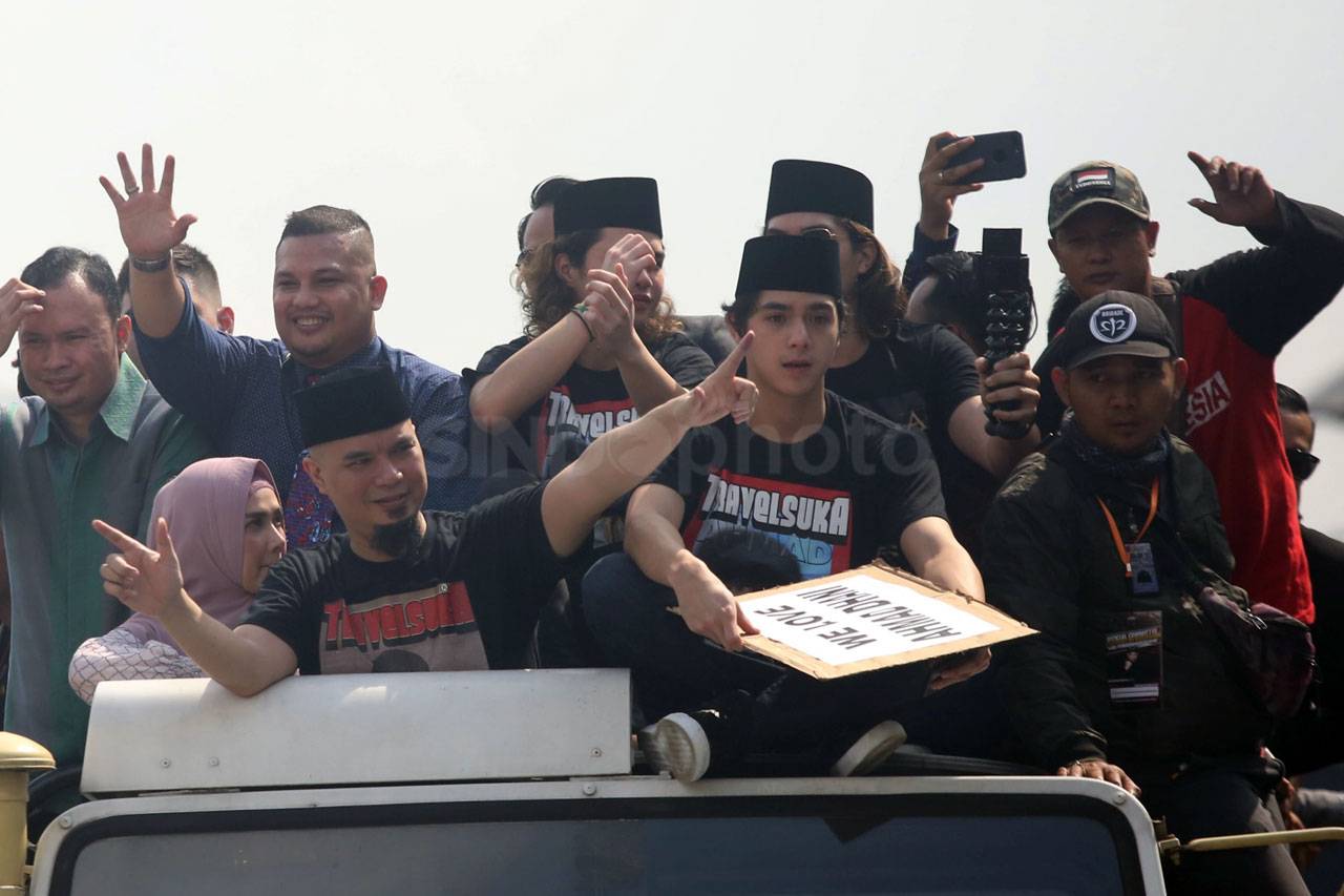 Naik Unimog, Ahmad Dhani...