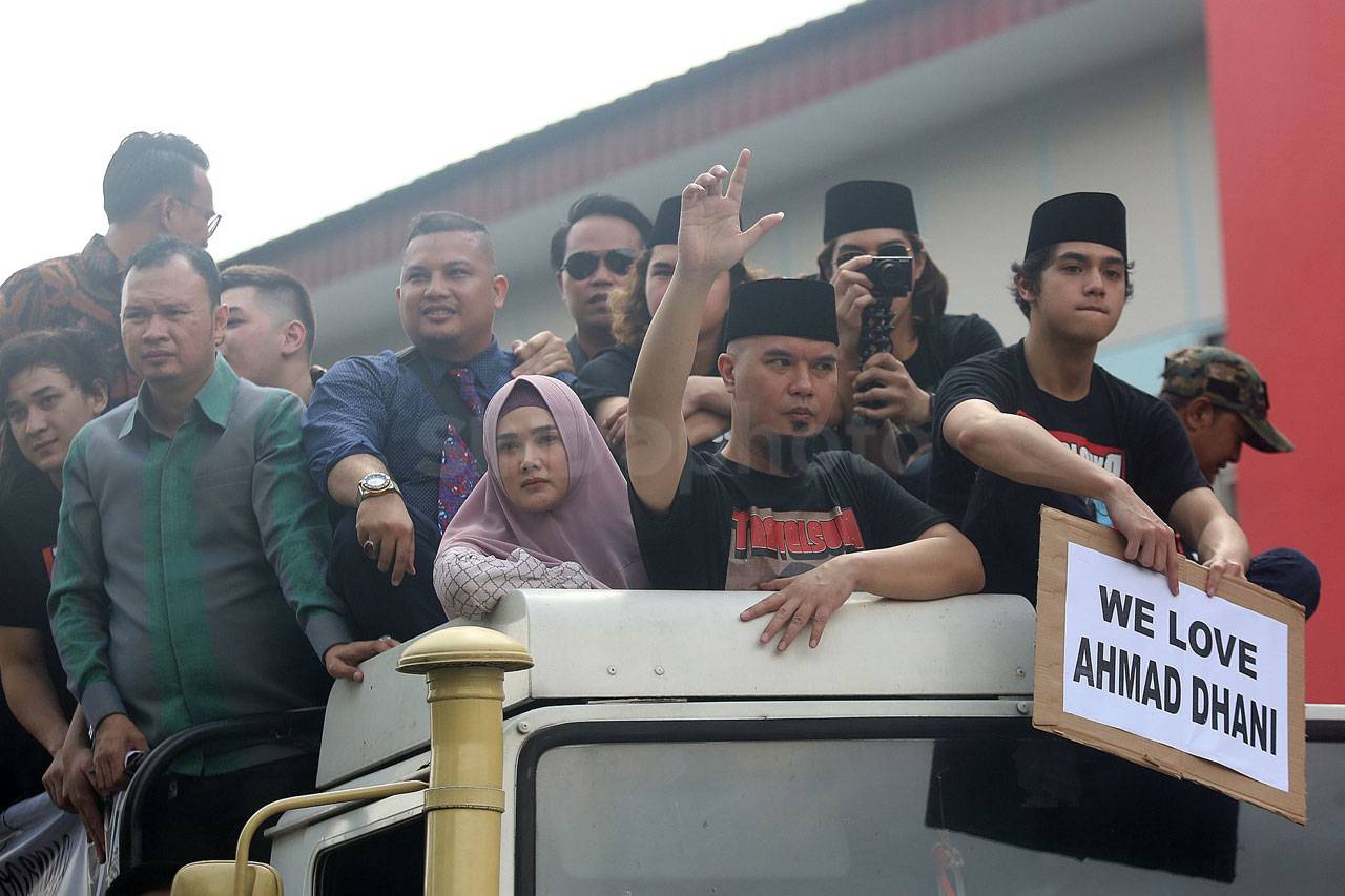 Naik Unimog, Ahmad Dhani...