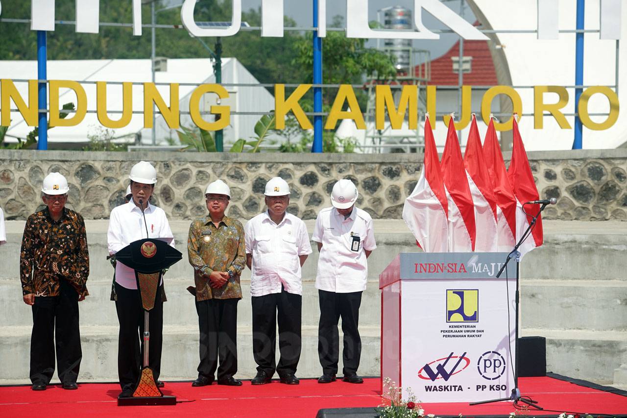 Presiden Jokowi Resmikan...
