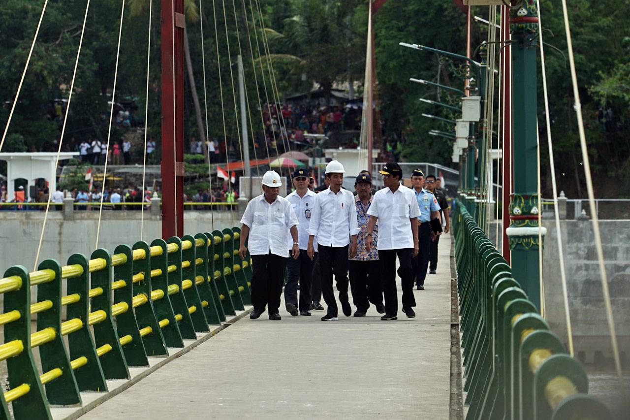 Presiden Jokowi Resmikan...