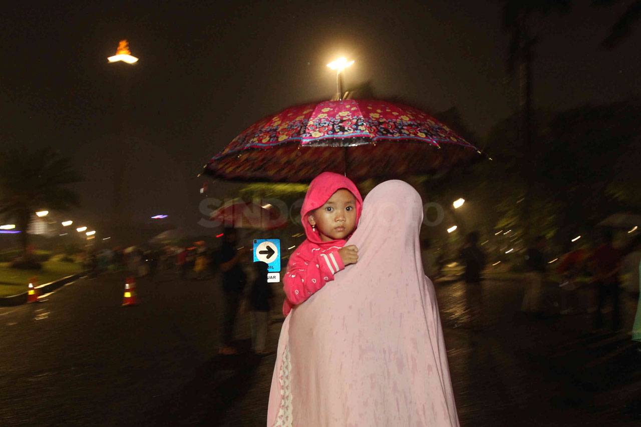 Meski Hujan, Warga Tetap...