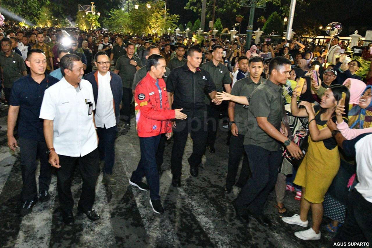 Presiden Jokowi Rayakan...