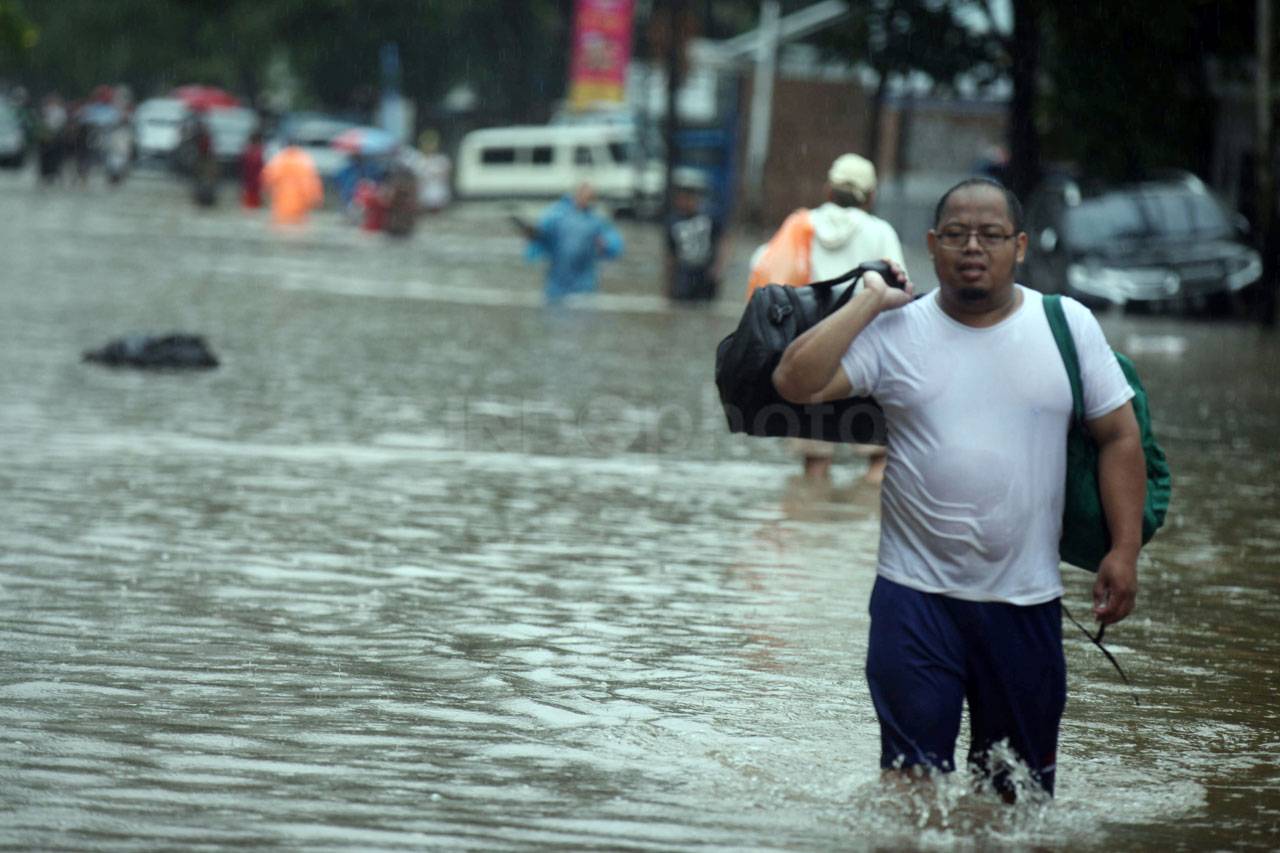 Jalan Benhil Raya Terendam...