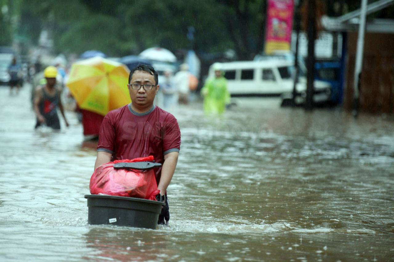 Jalan Benhil Raya Terendam...