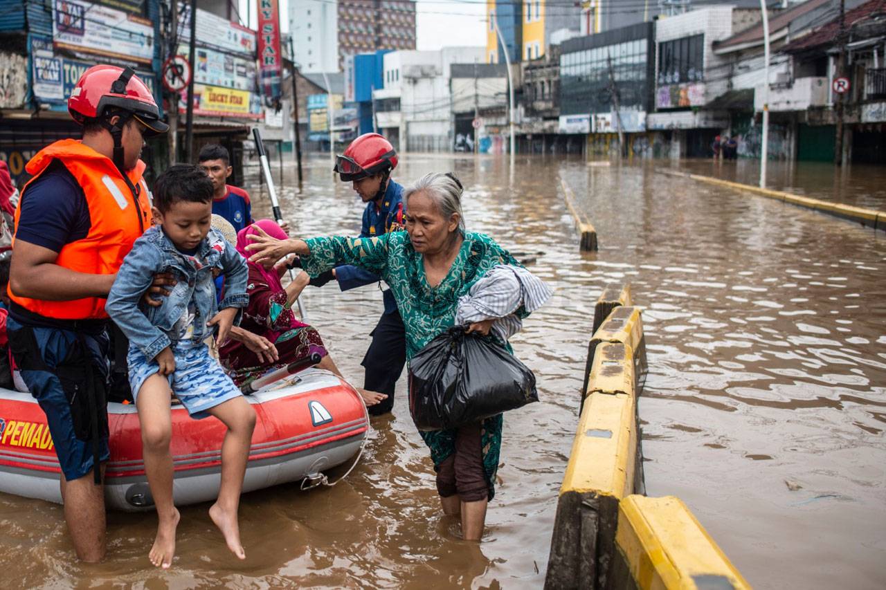 Kampung Pulo Masih Terendam...