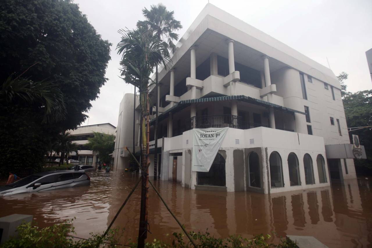 Pertokoan dan Hotel...