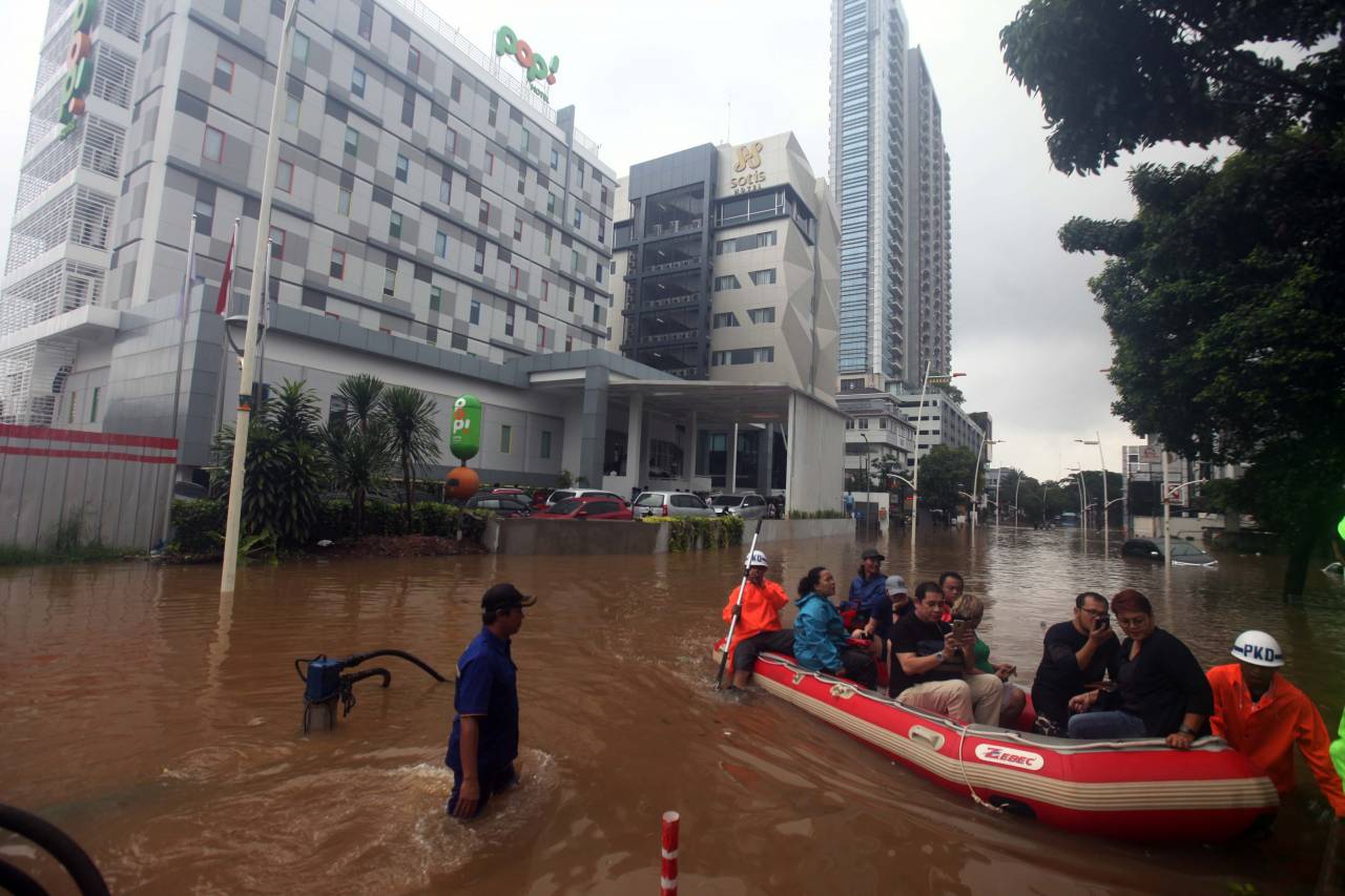 Pertokoan dan Hotel...