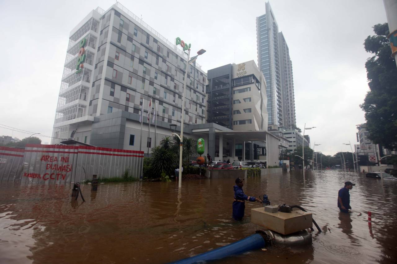 Pertokoan dan Hotel...