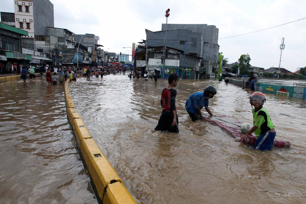 Masih Terendam Banjir,...