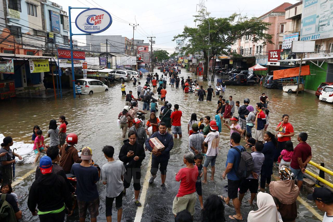 Kali Angke Meluap, Perumahan...