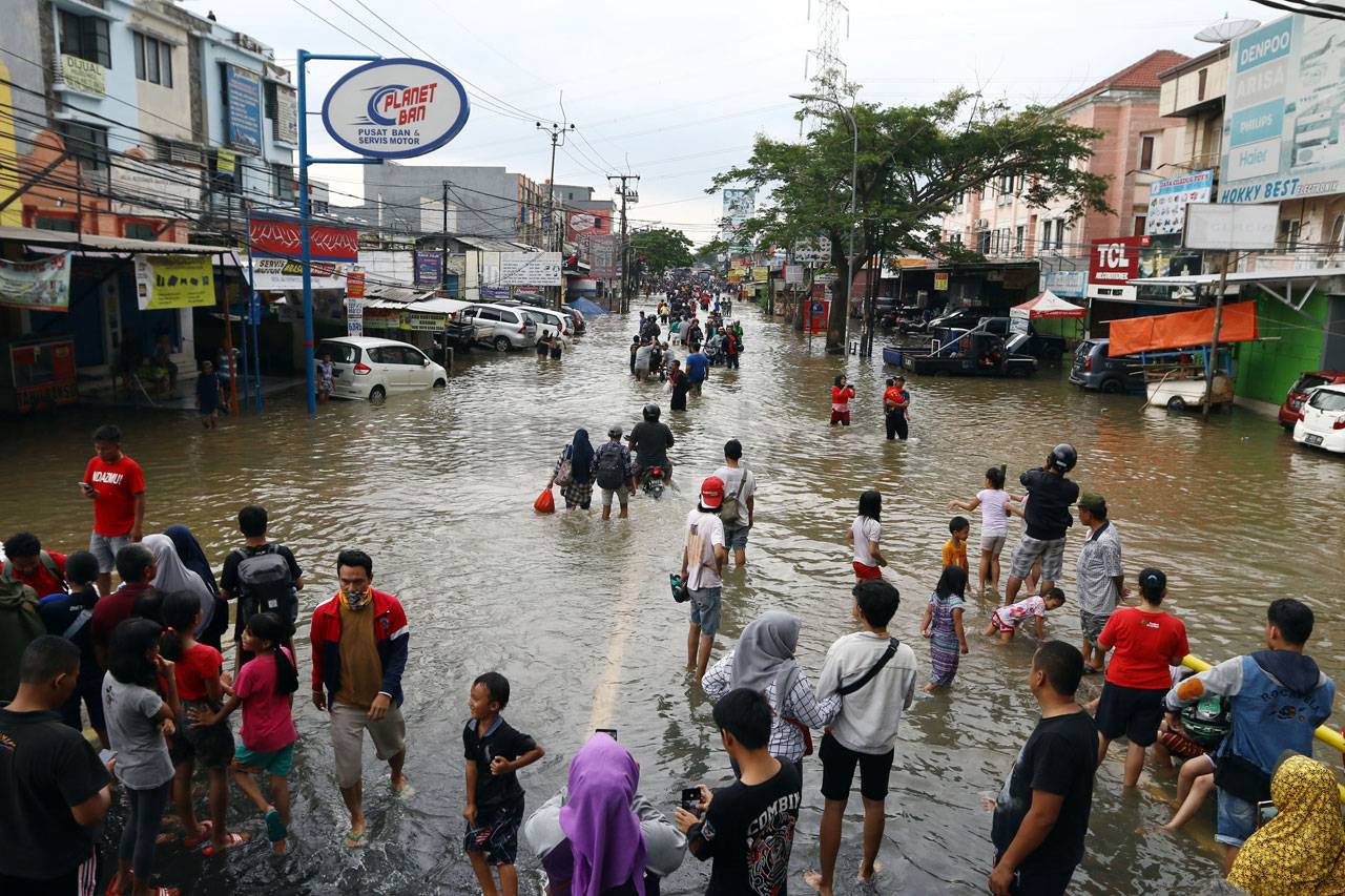 Kali Angke Meluap, Perumahan...