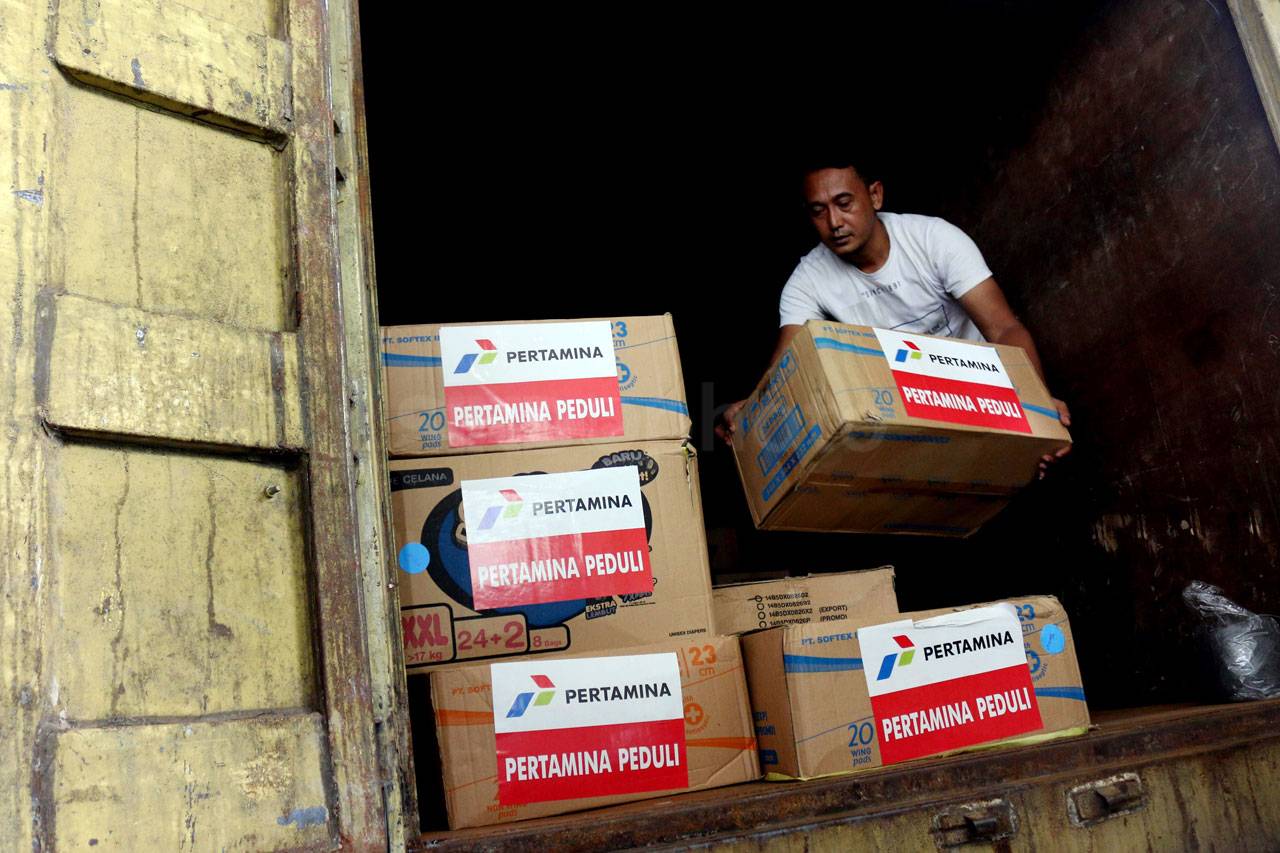 Pertamina Serahkan Bantuan...