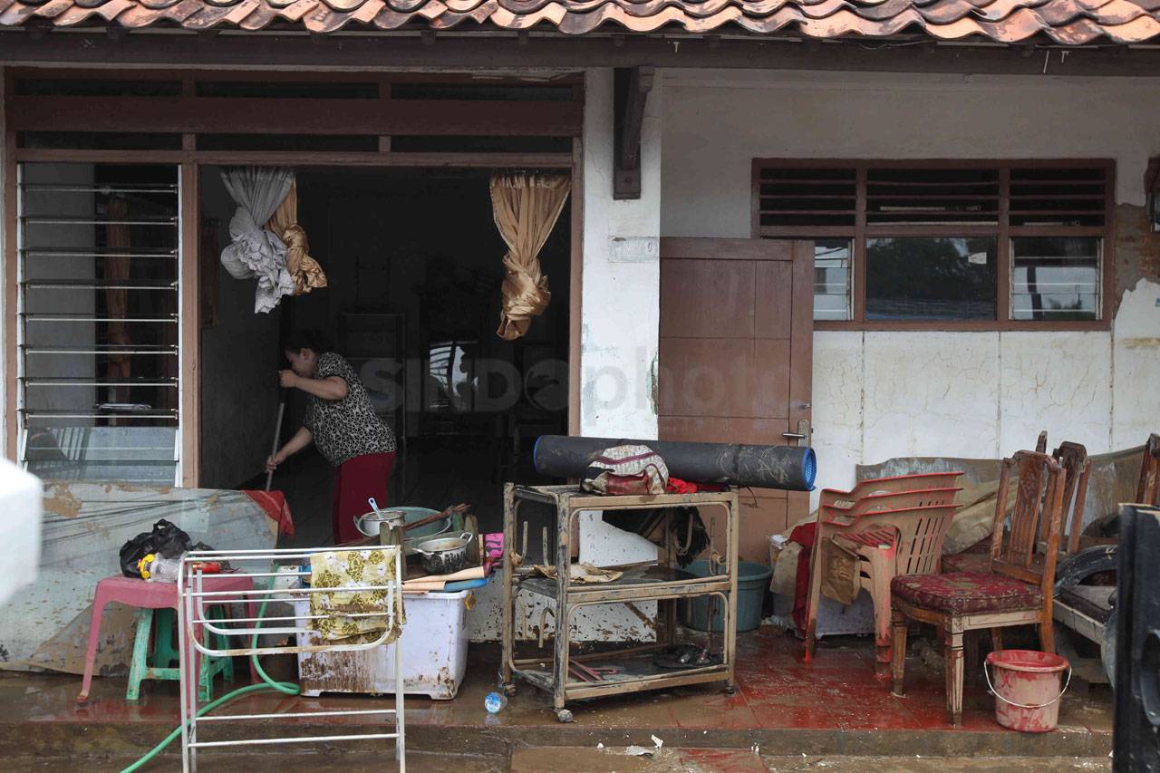 Warga Kampung Melayu...