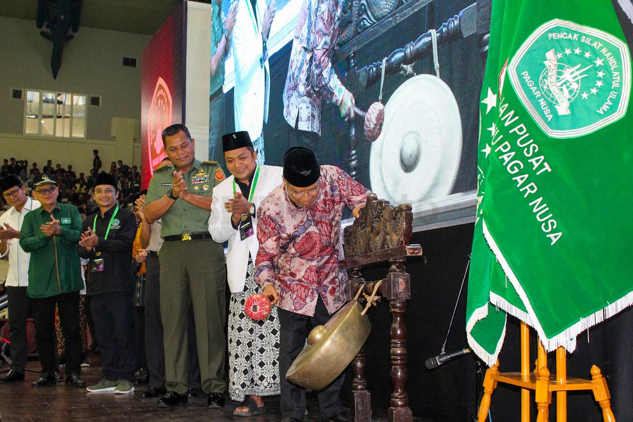 Ketua Umum PBNU Buka...