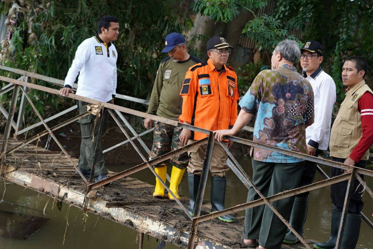 Presiden PKS Kunjungi...