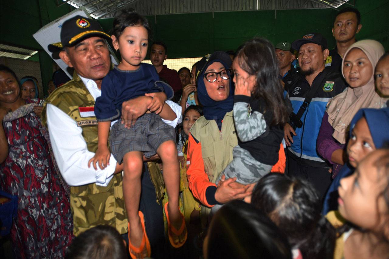 Menko PMK Tinjau Lokasi...