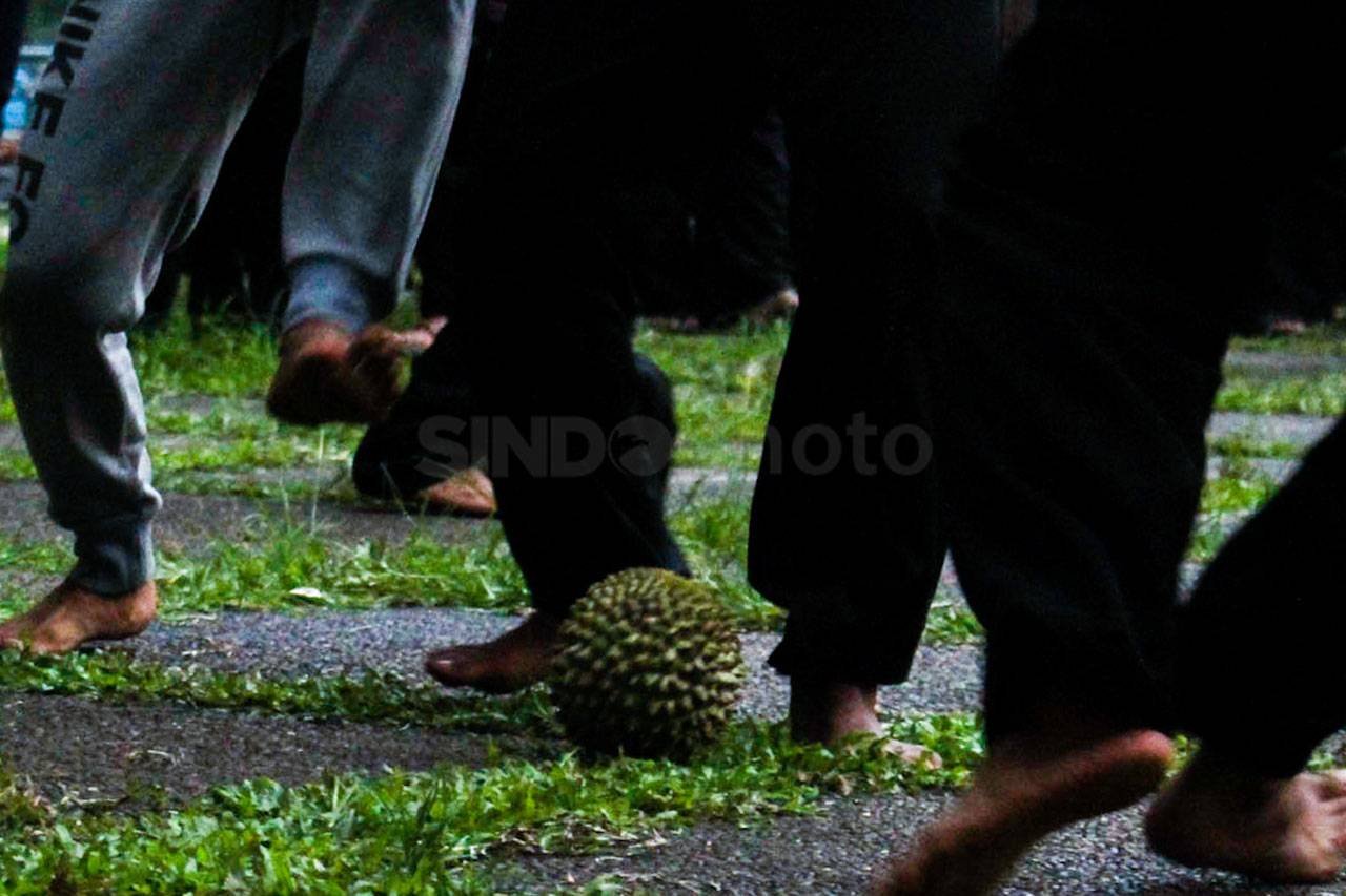 Pertandingan Sepakbola...