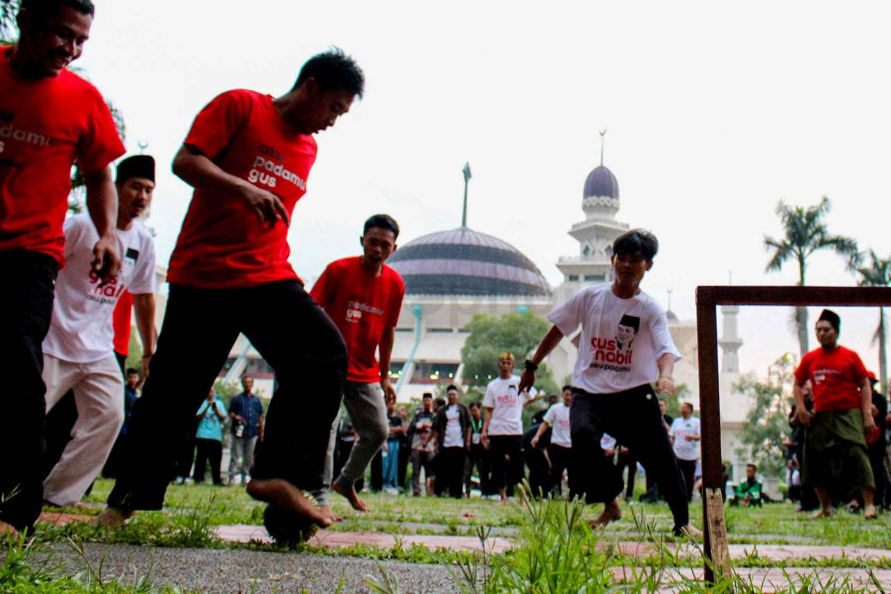 Pertandingan Sepakbola...