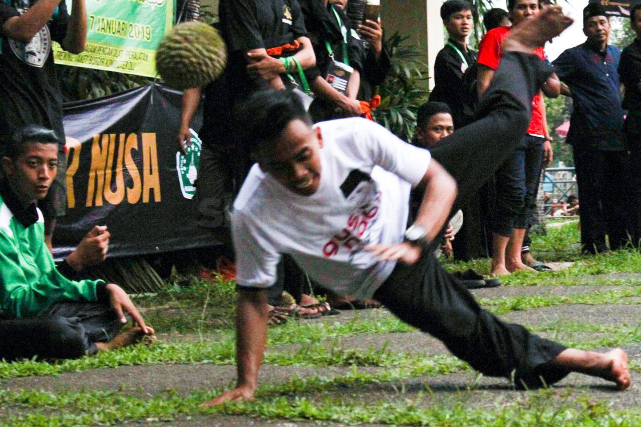 Pertandingan Sepakbola...