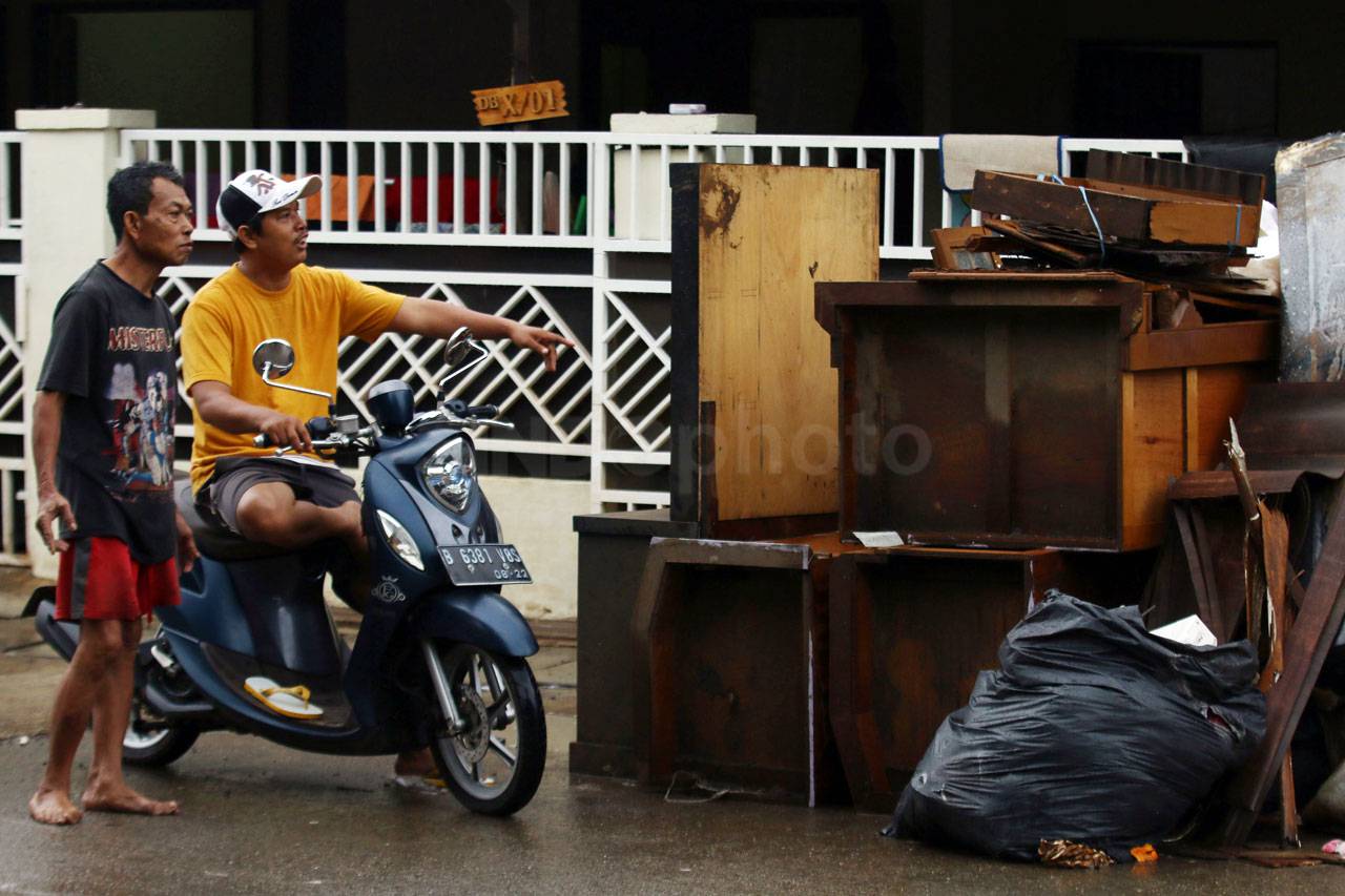 Banjir Sisakan Sampah...