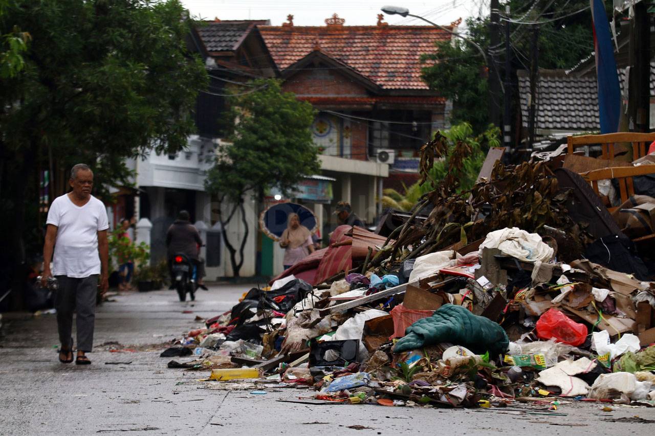 Banjir Sisakan Sampah...