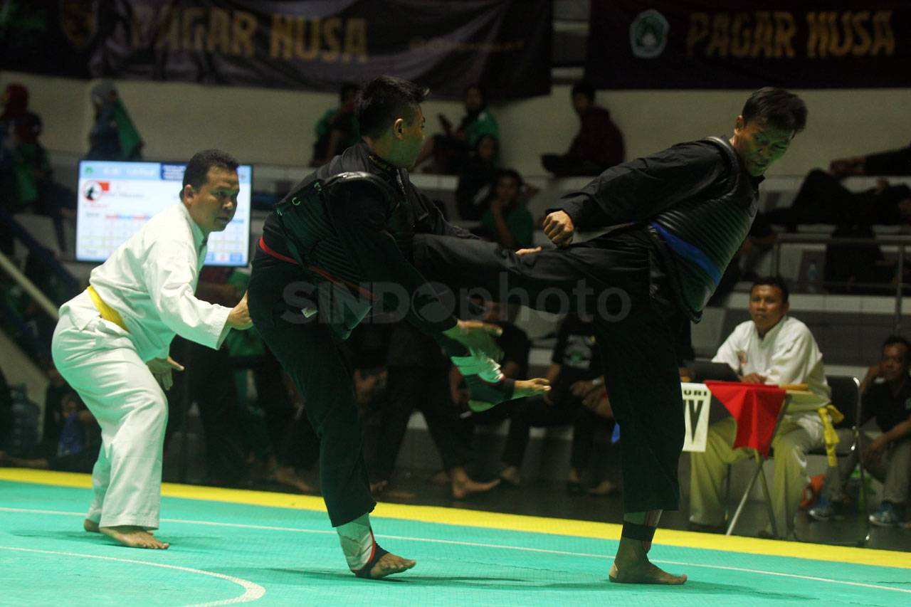 Ratusan Pendekar Silat...