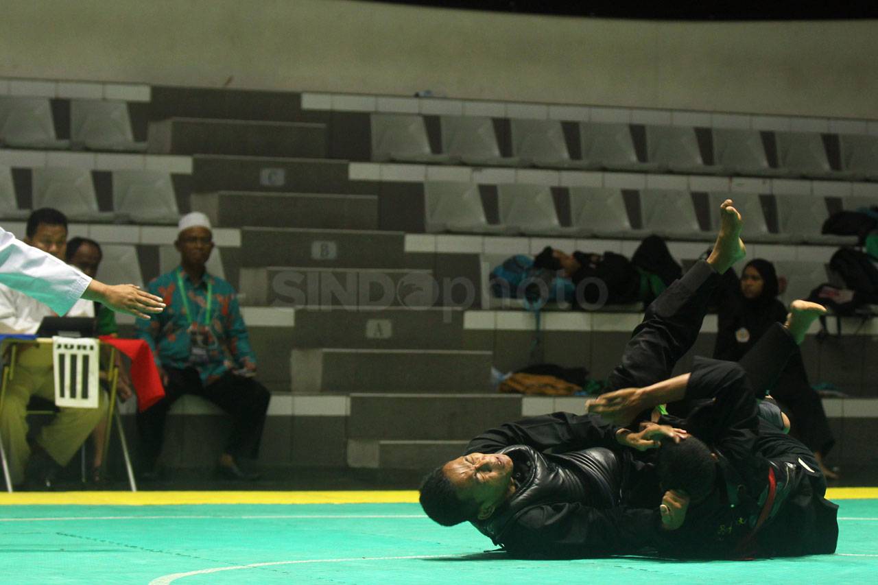Ratusan Pendekar Silat...