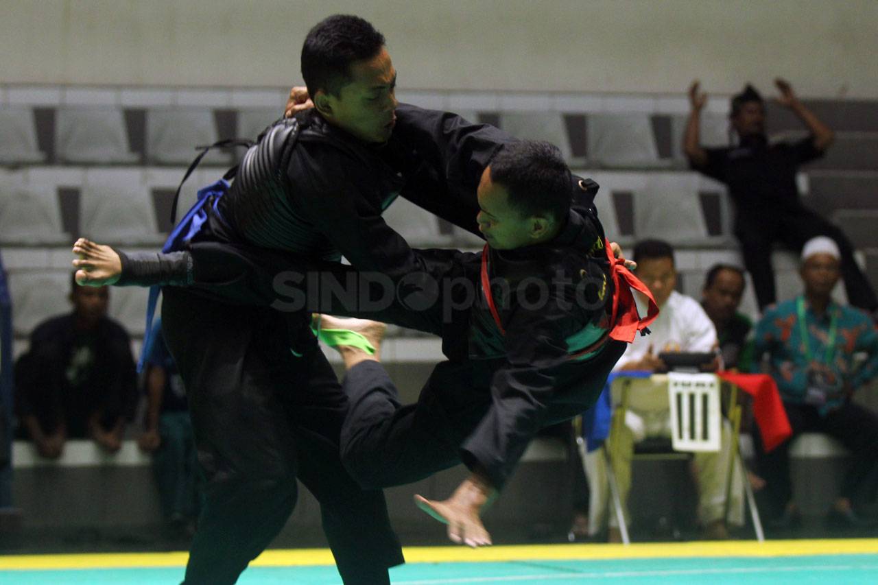 Ratusan Pendekar Silat...