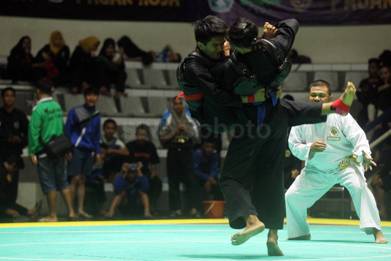 Ratusan Pendekar Silat...