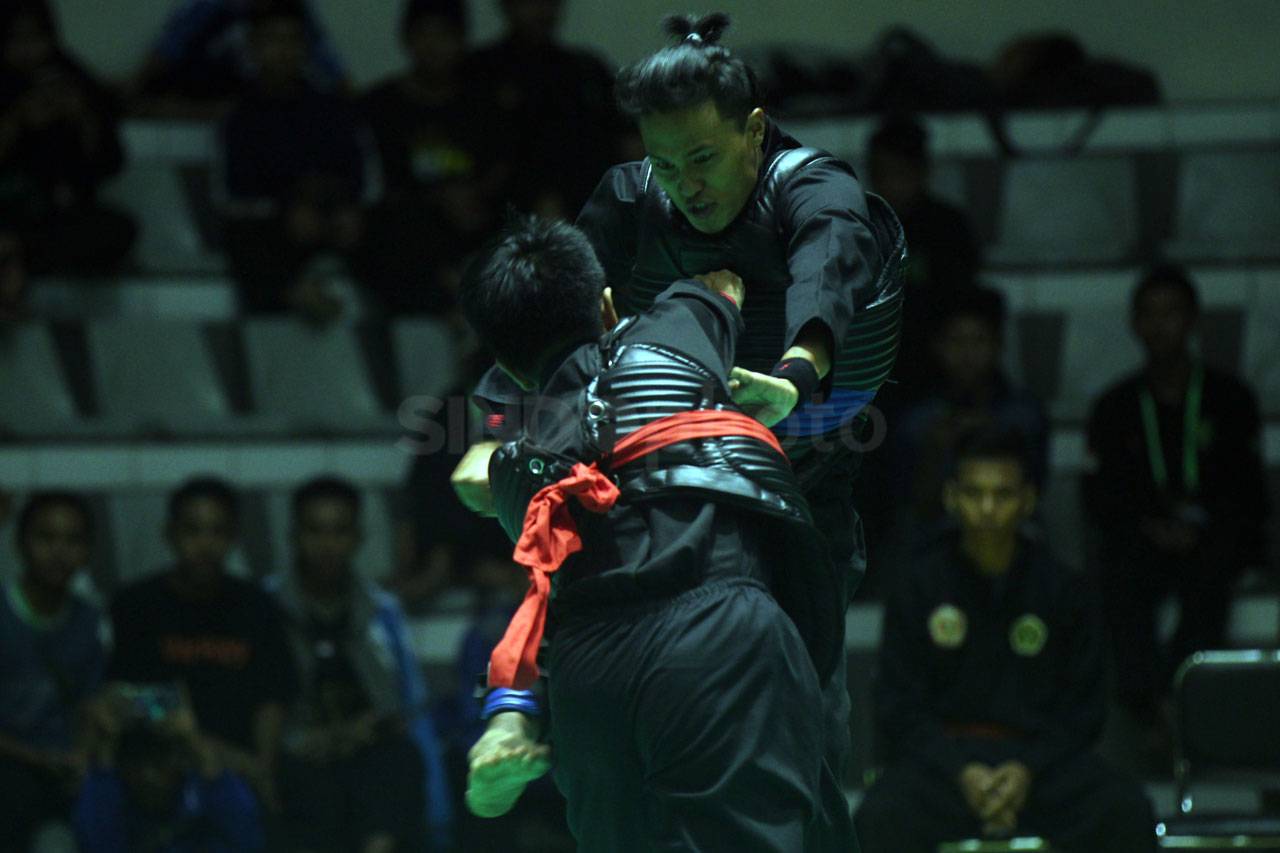 Ratusan Pendekar Silat...