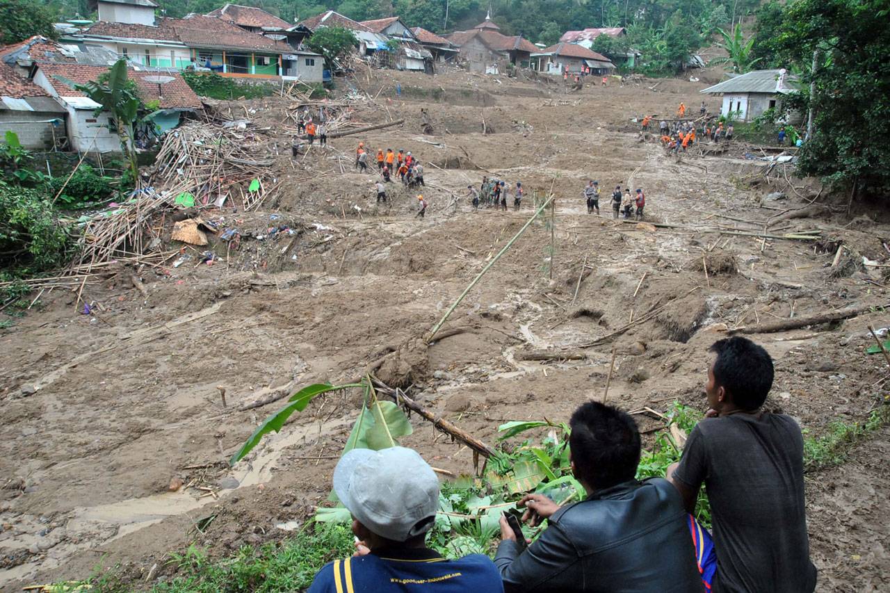 Tim SAR Gabungan Lakukan...