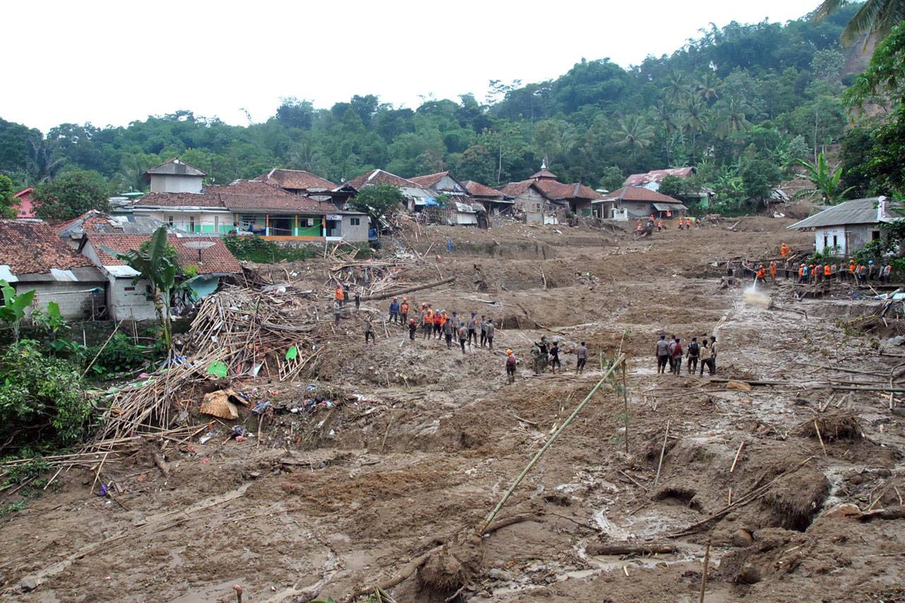Tim SAR Gabungan Lakukan...
