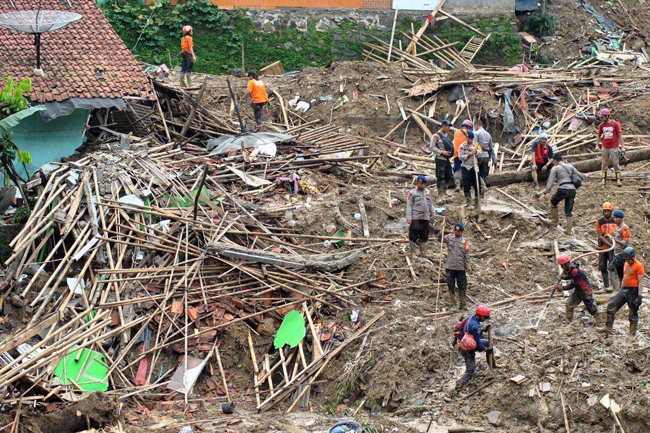 Tim SAR Gabungan Lakukan...