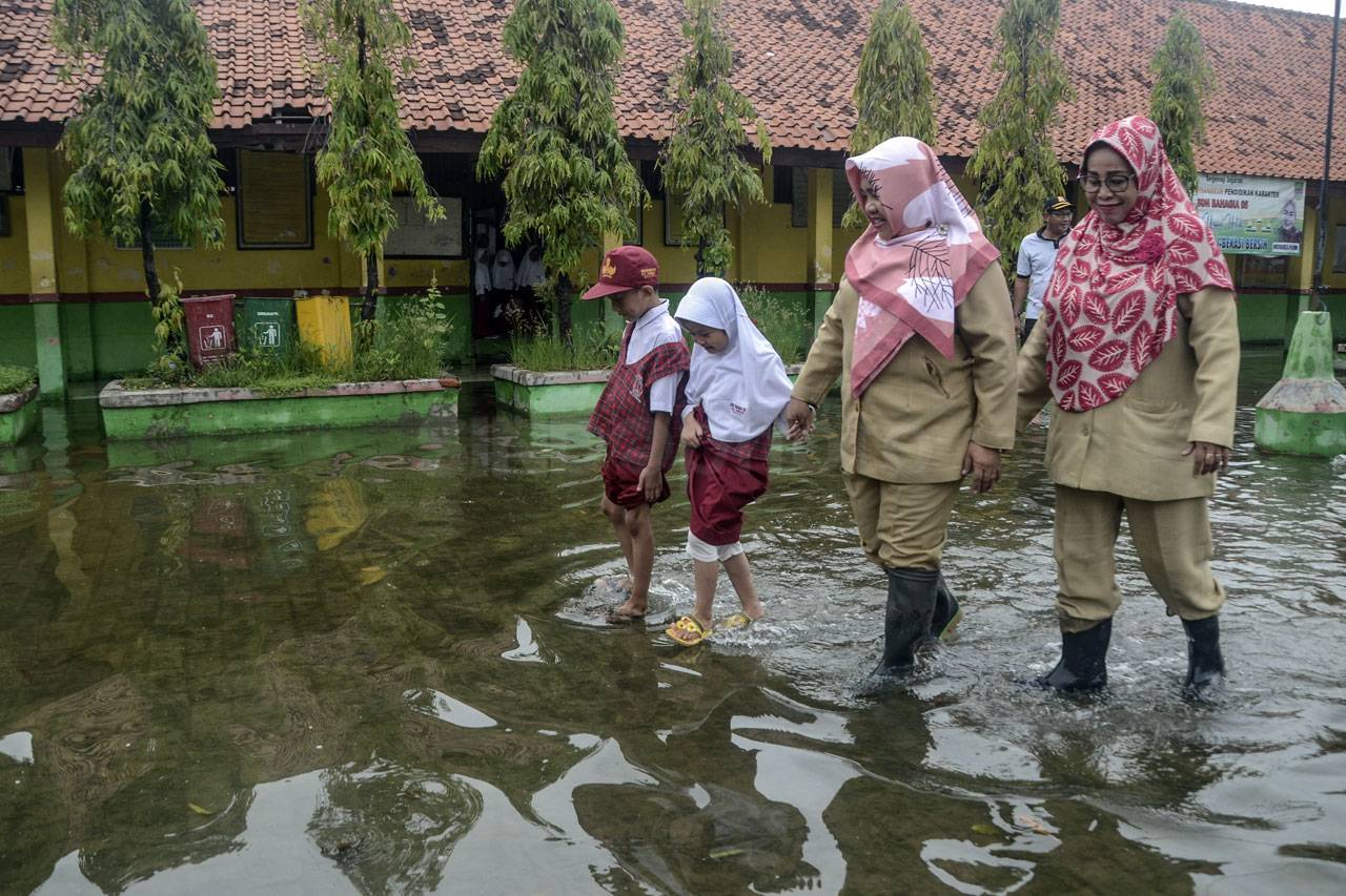 Hari Pertama Sekolah,...