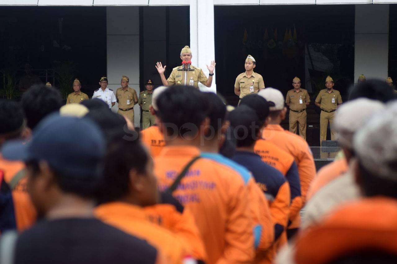 Ganjar Lepas Relawan...