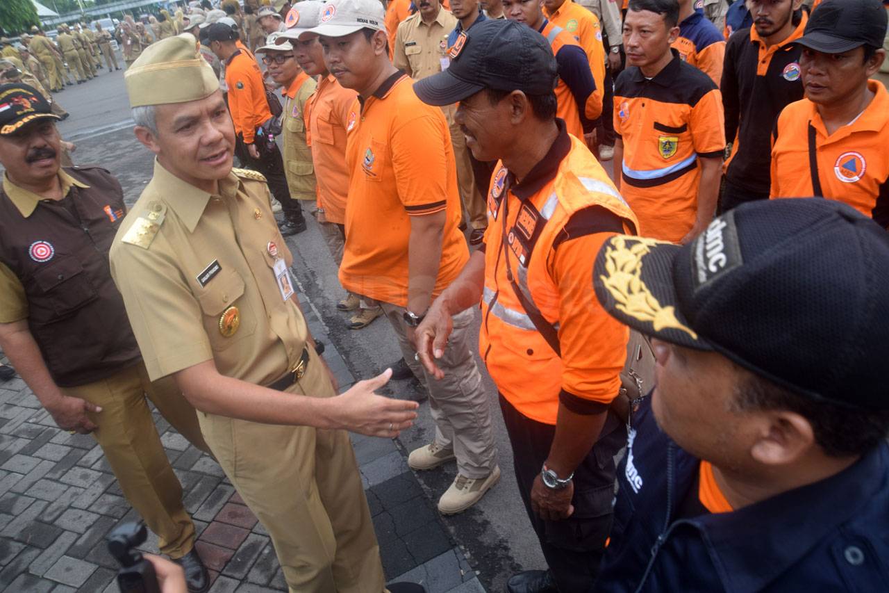 Ganjar Lepas Relawan...