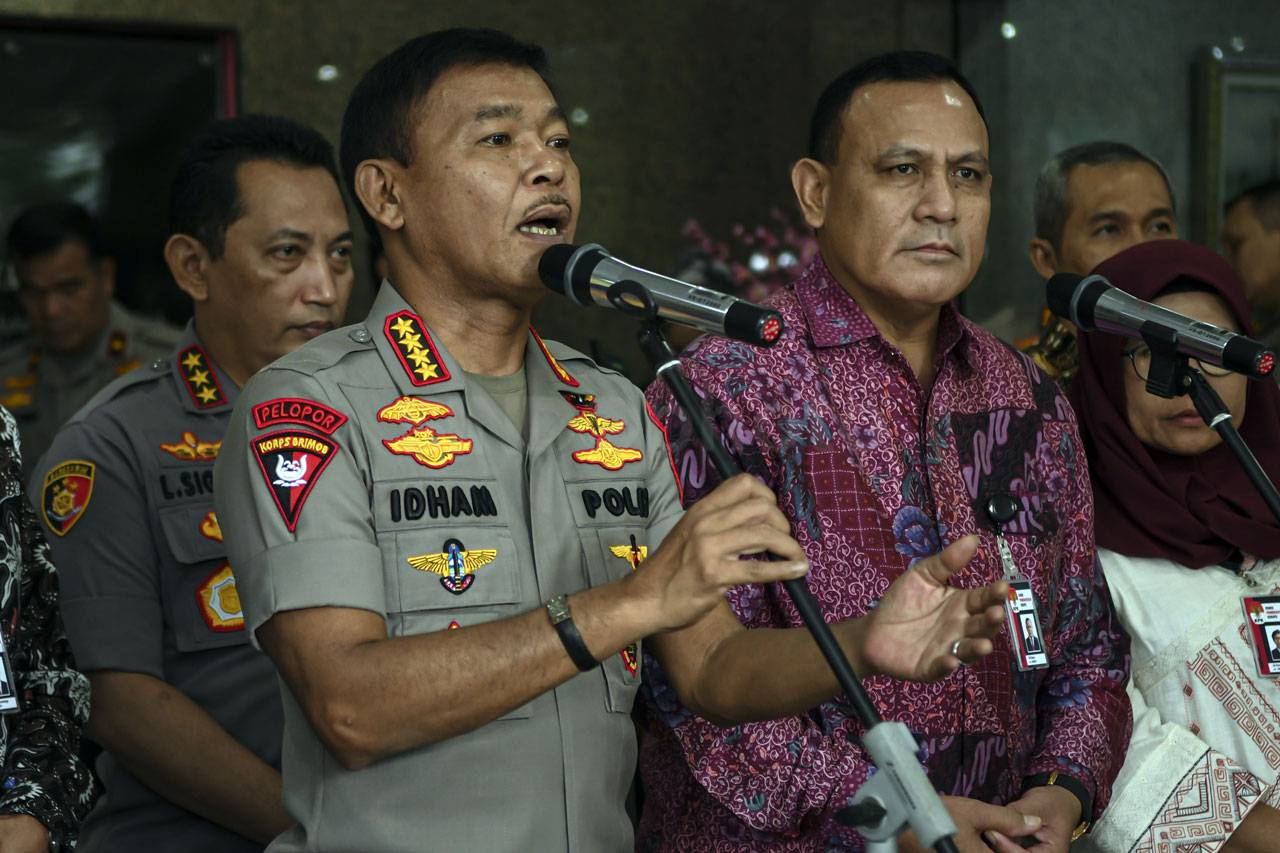 Pimpinan KPK Lakukan...