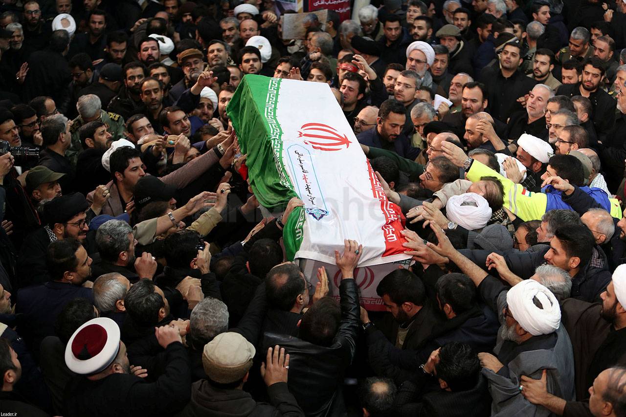 Ratusan Ribu Warga Iran...