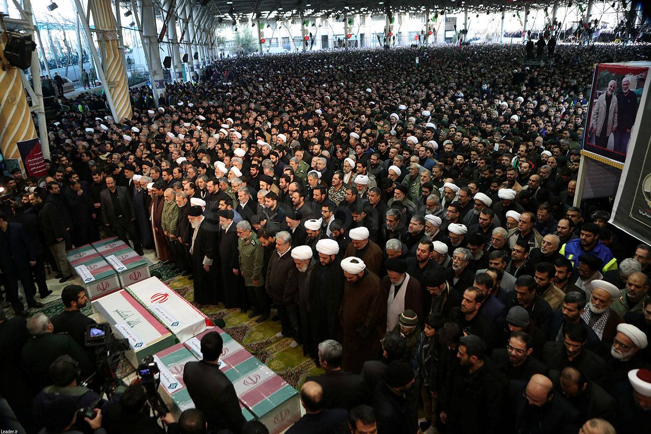 Ratusan Ribu Warga Iran...