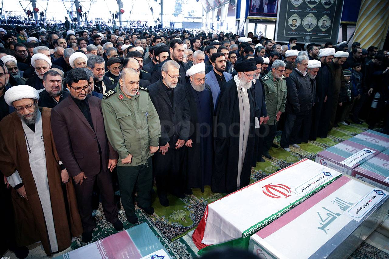 Ratusan Ribu Warga Iran...