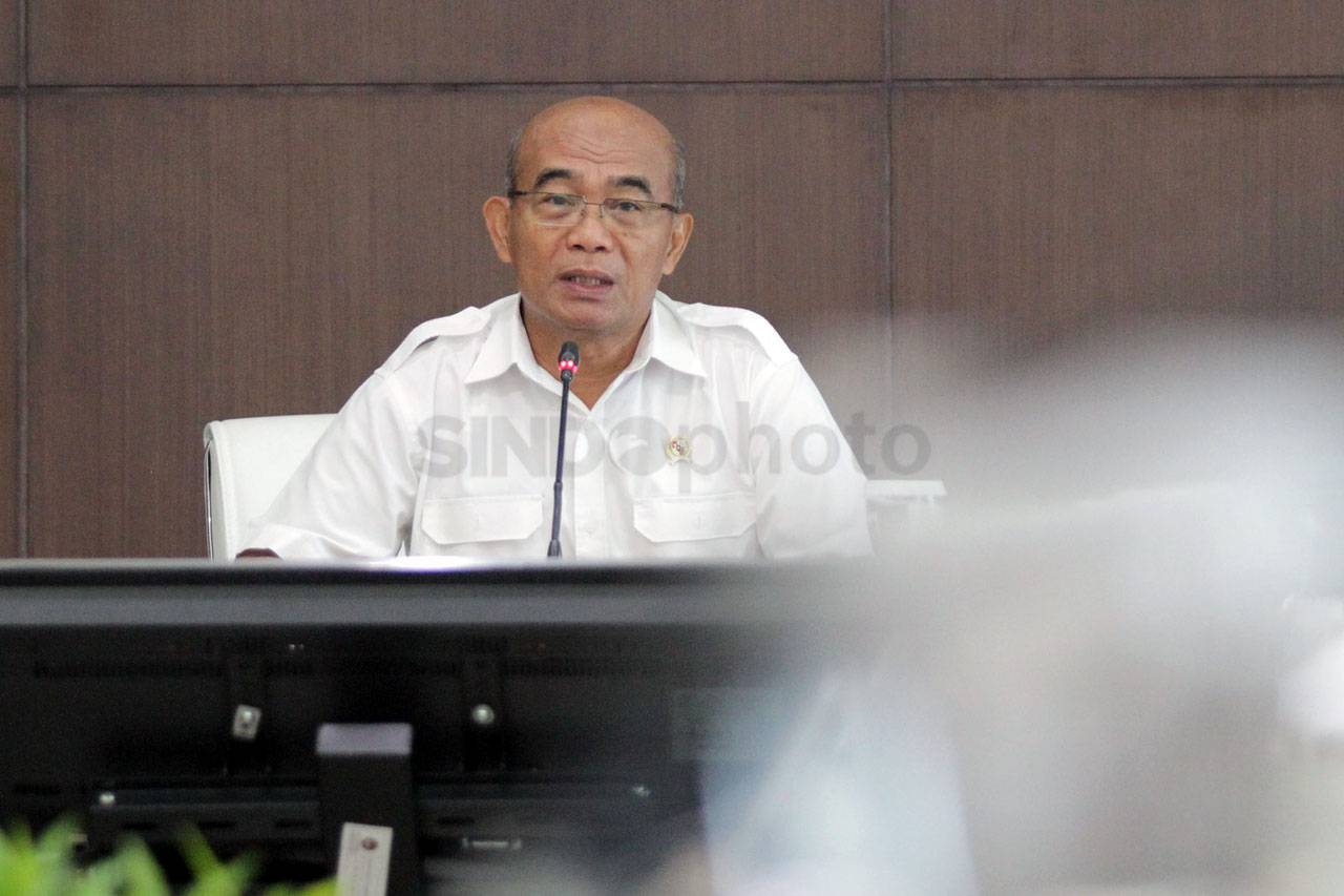 Menko PMK Pimpin Rapat...