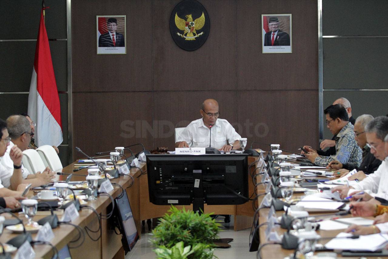 Menko PMK Pimpin Rapat...
